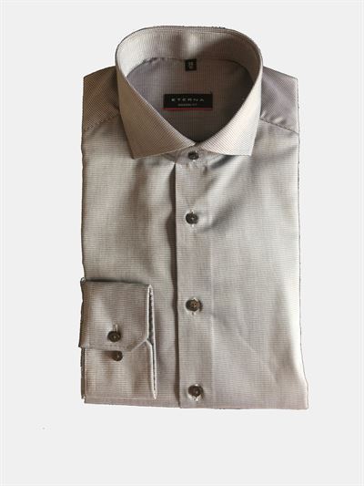 Eterna brunlig print skjorte med mørkebrune knapper og uden brystlomme. Modern Fit 3680 28 X17V
