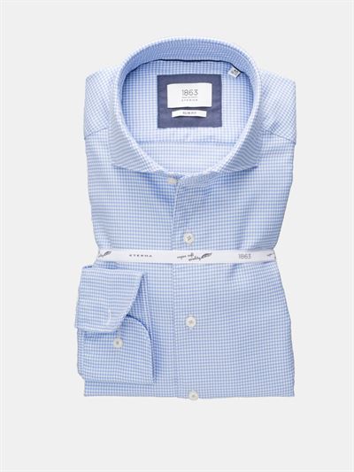 Eterna by 1863 premium skjort lyseblå småternet med cut-away krave og Two Ply Super Soft vævning. Slim Fit 3851 12 FS82